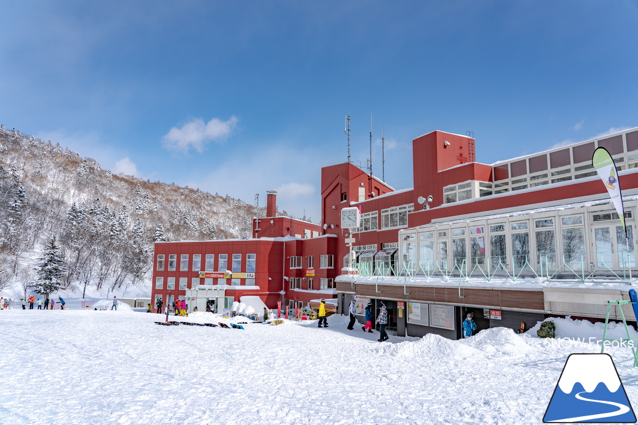 札幌国際スキー場｜３月の平日。粉雪コンディション、ゴンドラ＆リフト待ち無し、もちろん、ゲレンデも混雑無し。要するに、最高です(^_-)-☆